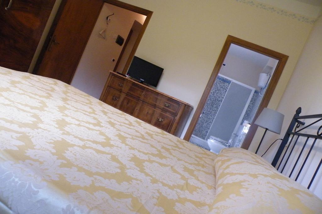 Agriturismo Fattoria Di Gragnone Guest House Room photo